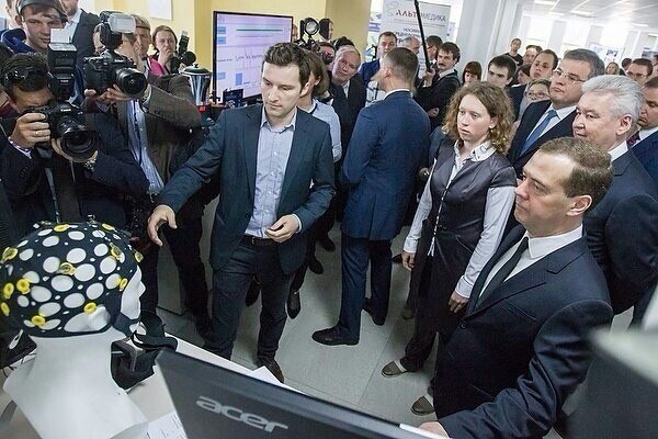 Russian Prime Minister Dmitry Medvedev at Neuromatix. (Source: Neuromatix)