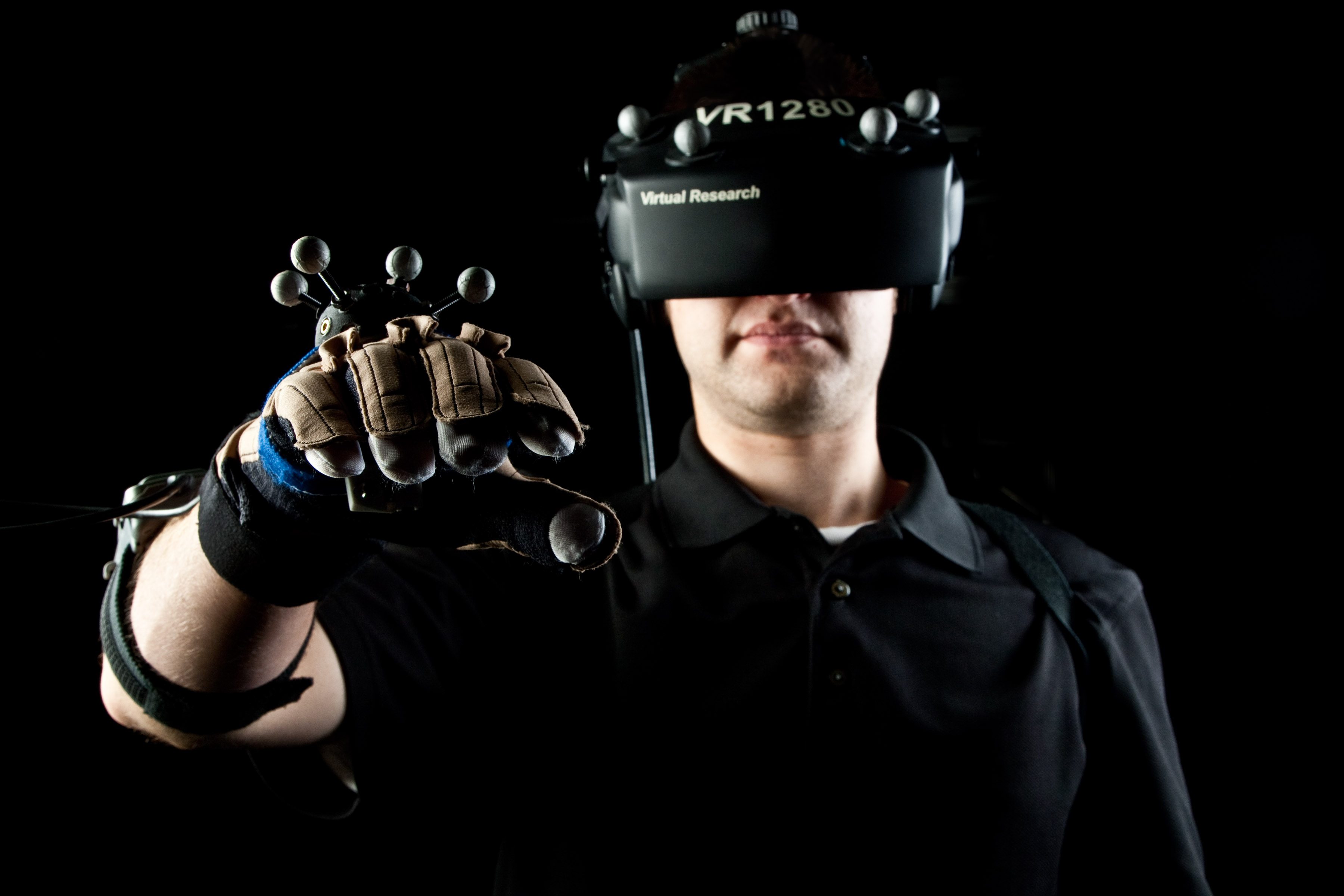 Реальная жизнь обои. Виртуальная реальность обои. VR технологии. Полицейские в виртуальной реальности. Виртуальные очки.