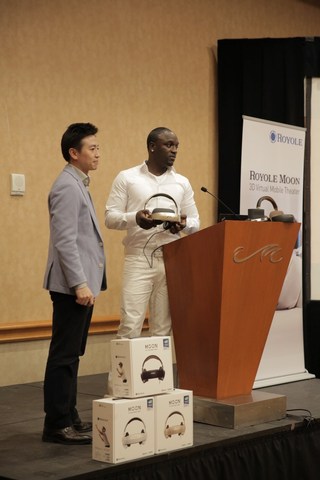 Royole Founder and CEO, Dr. Bill Liu, and its chief creative officer, five-time Grammy Award nominee and multi-platinum recording artist, Akon.